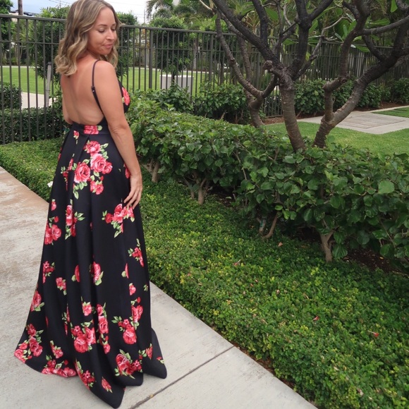 Red Roses Gown - Picture 3 of 8